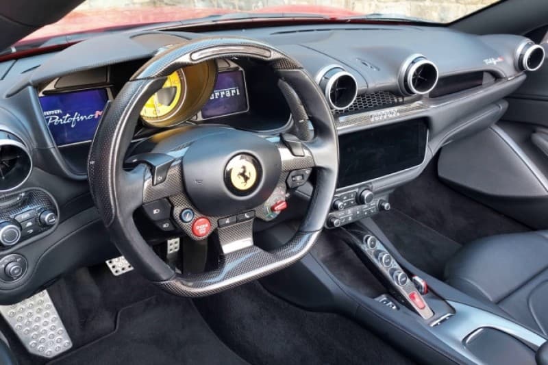 Vožnja s Ferrari Portofino M (sovoznik) / 1-3 osebe / 10 minut